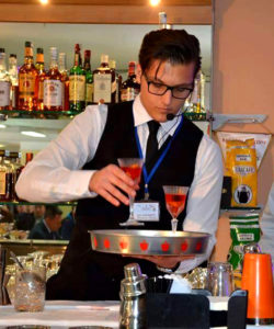 Giovane bartender 